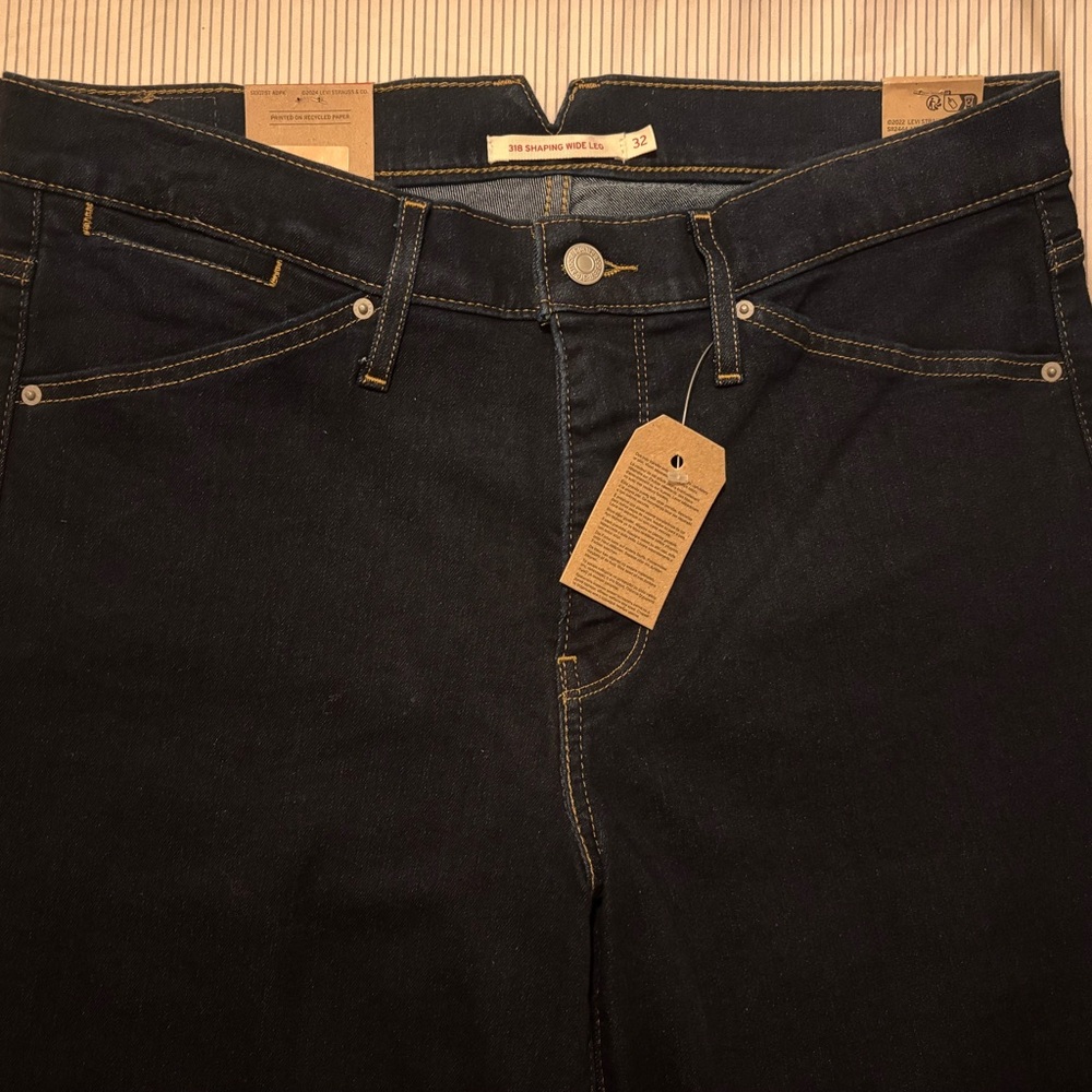 Women’s Levi’s 318 shaping wide leg